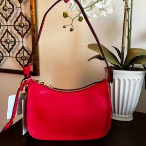 “Lady in Red” comes with matching wallet